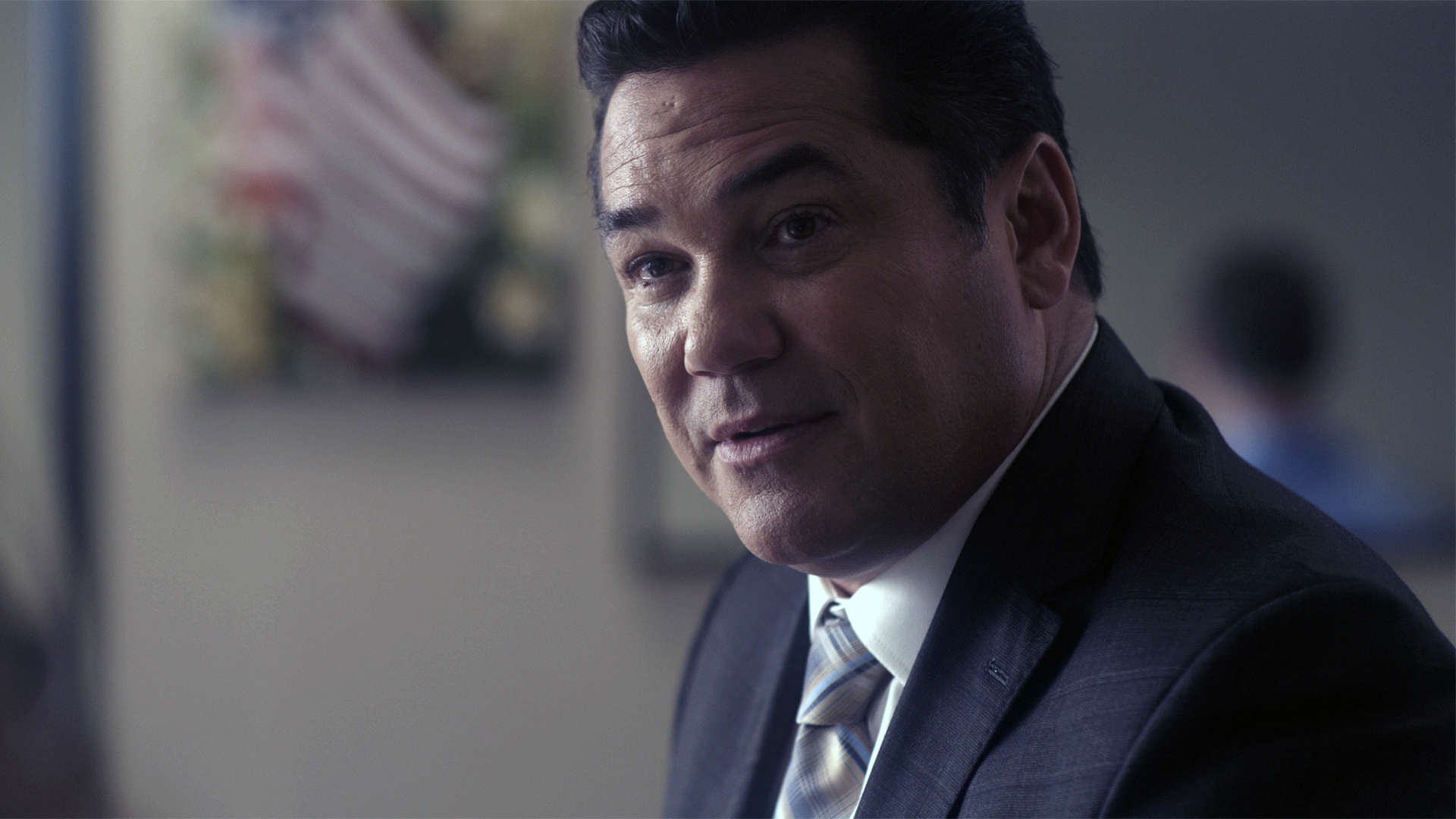 Dr. Thomas (Dean Cain)