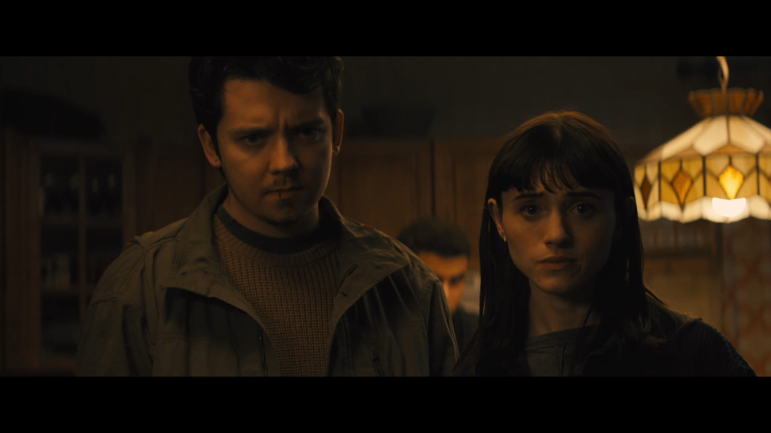 Marcus (Asa Butterfield) and Billie (Natalia Dyer)