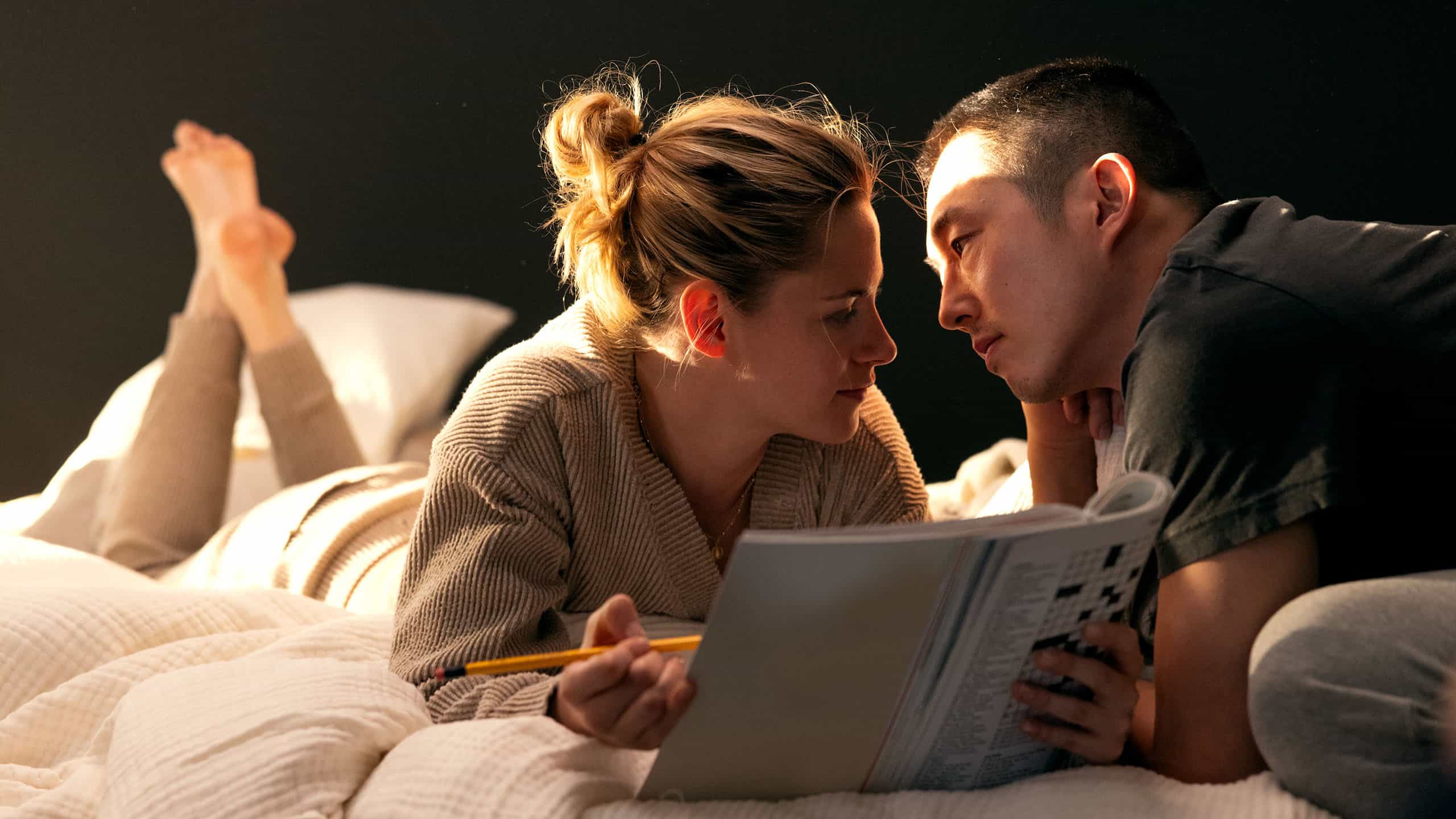 Me aka Deja (Kristen Stewart) and Iam aka Liam (Steven Yeun) sharing a moment in bed