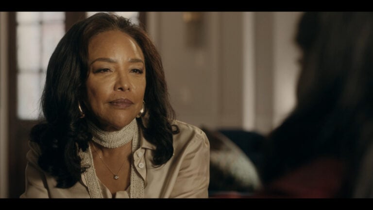 Alicia (Lynn Whitfield)