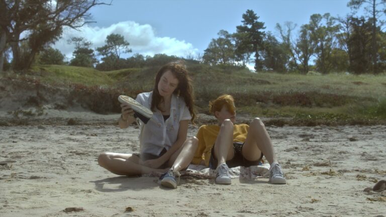 Adela (Chiara Hourcade) and Elena (Victoria Jorge)
