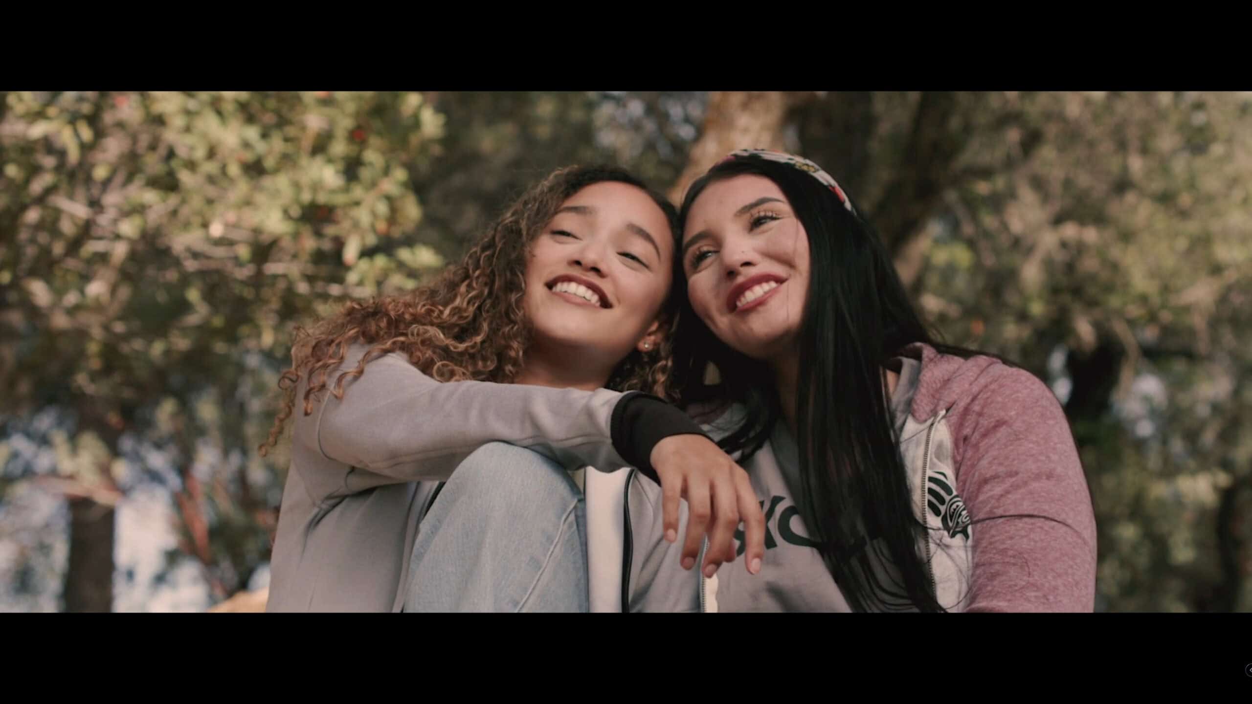 Isa Antonetti as Mili and Nora Zade as Ten sharing a sweet moment