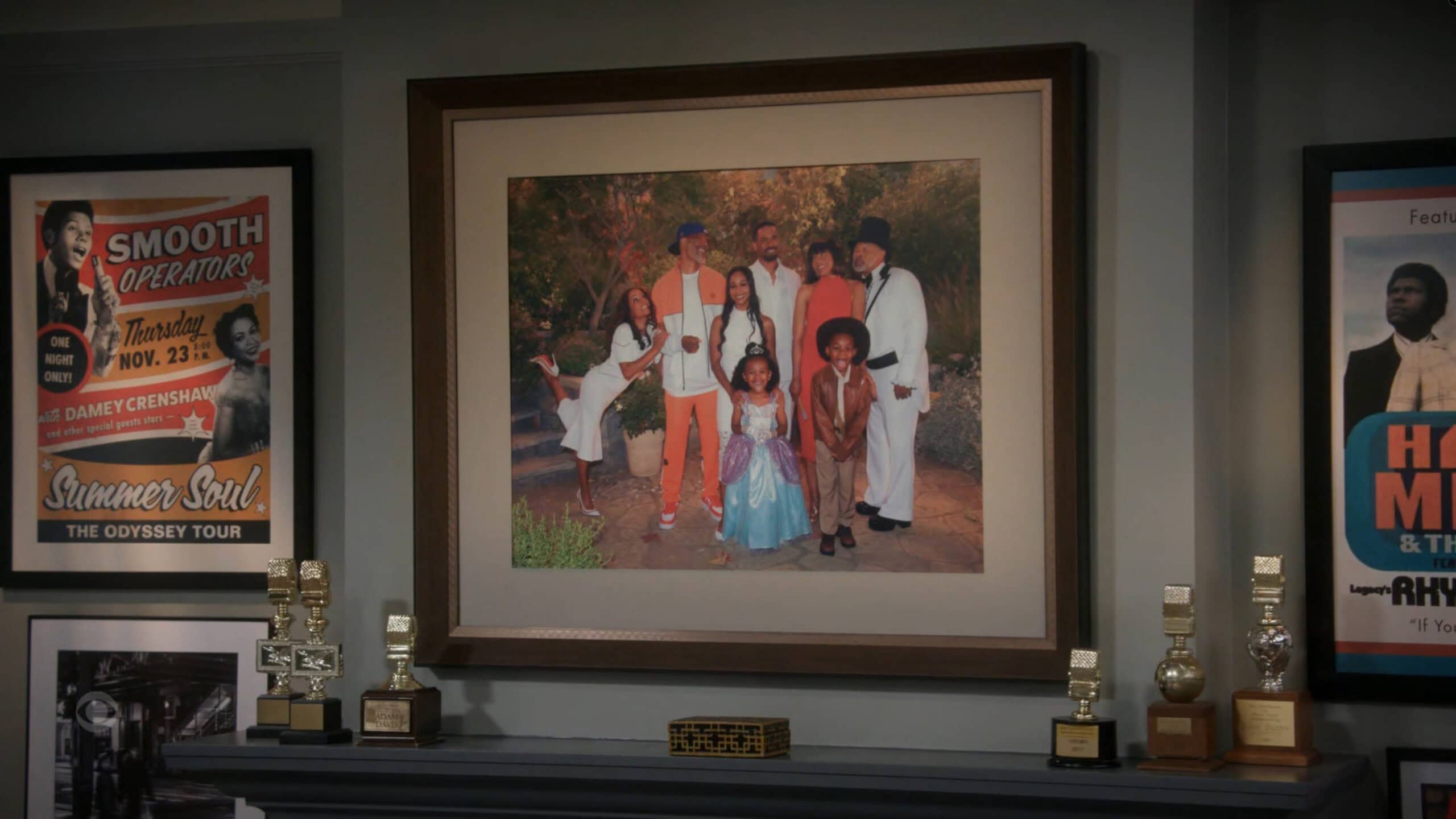 The new family photo in Poppa Damon's house, featuring his kids, grandkids, Ivy, JJ, and his ex-wife Catherine.