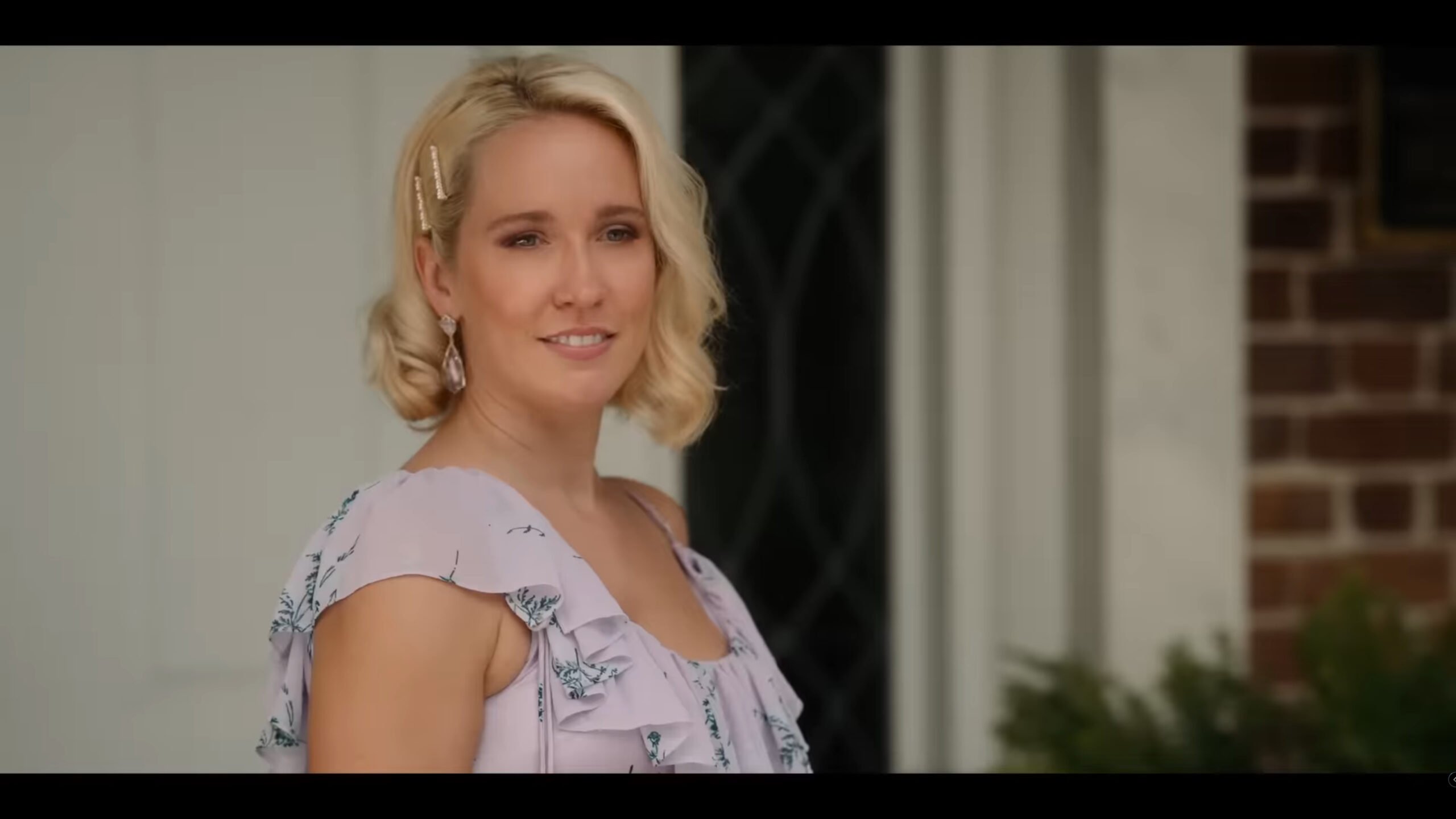 Betsy (Anna Camp) at the wedding venue in Bride Hard