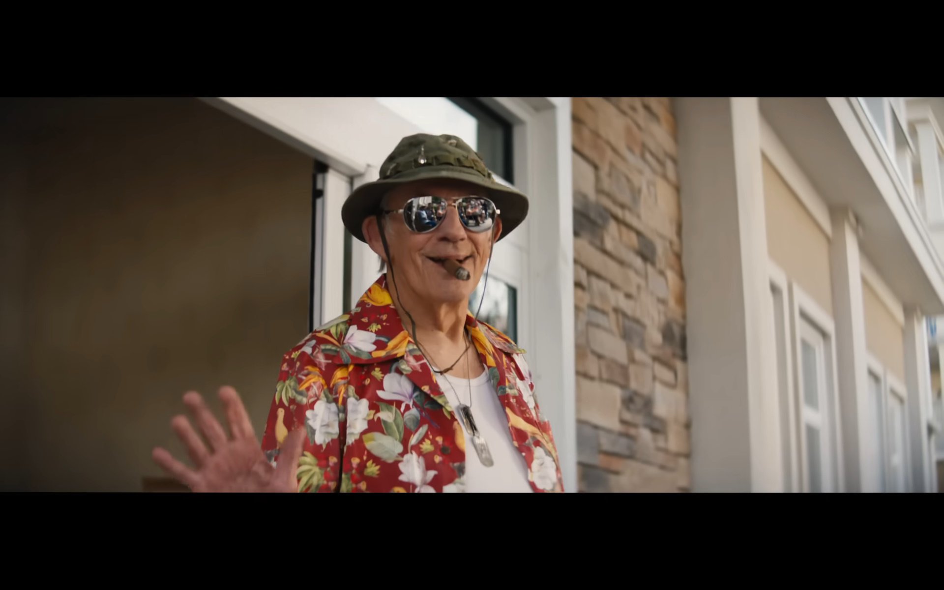 David (Christopher Lloyd) waving to his friends at the retirement home – Nobody 2 