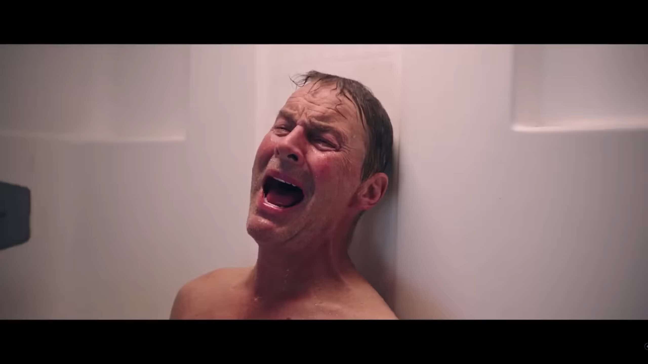 John (Sean O'Bryan) screaming in the tub – Traumatika