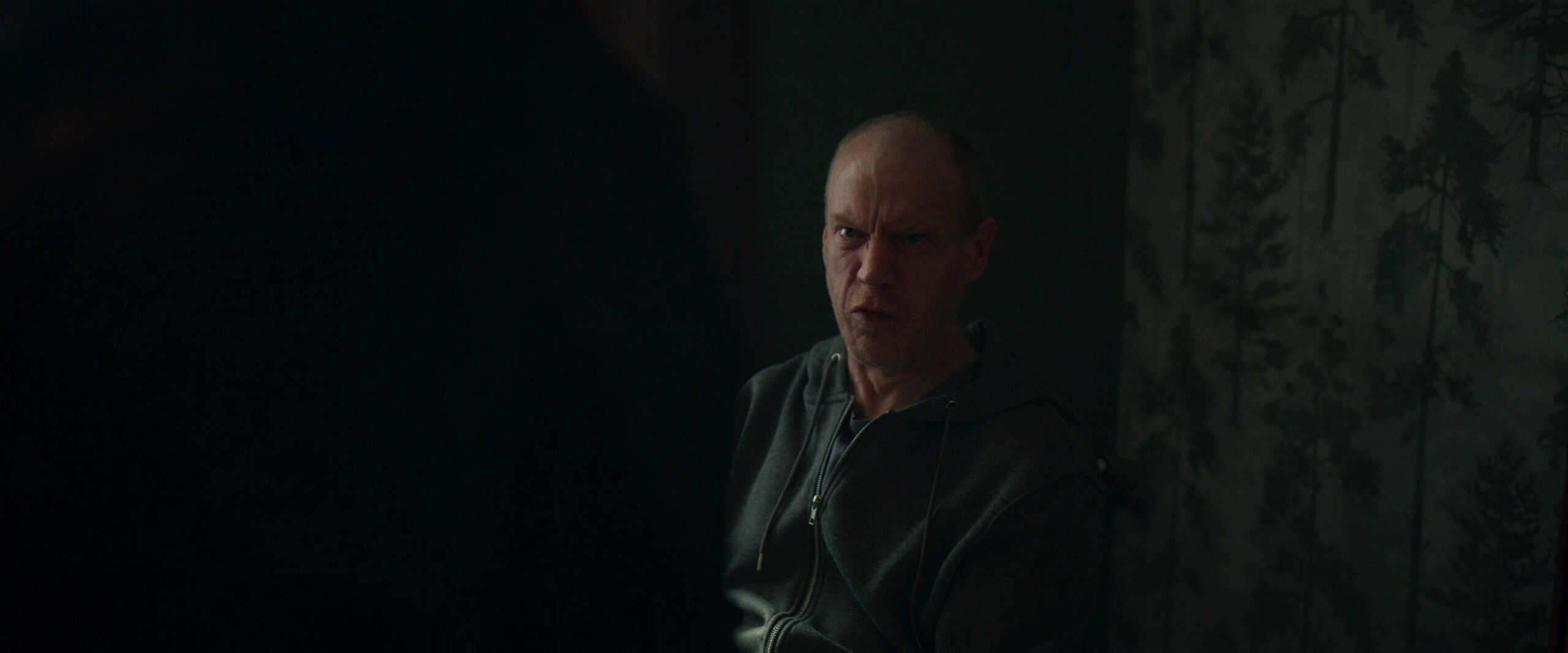 John (Simon Meacock)  in his chair, yelling at Cherry - The Girlfriend Season 1 Episode 4