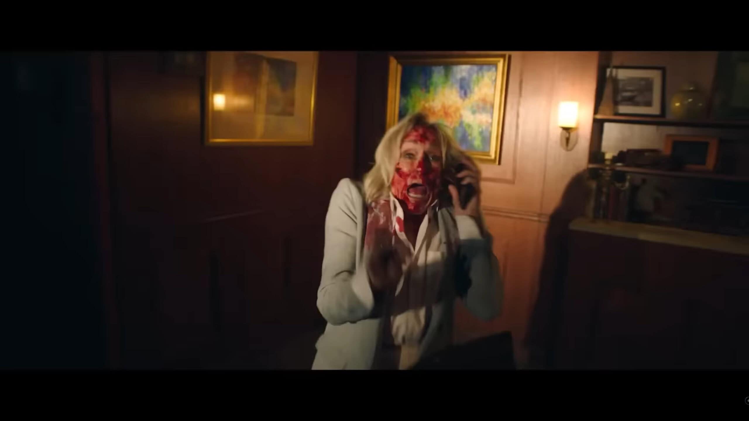 Karen Novak (Susan Gayle Watts) scared and covered in blood – Traumatika