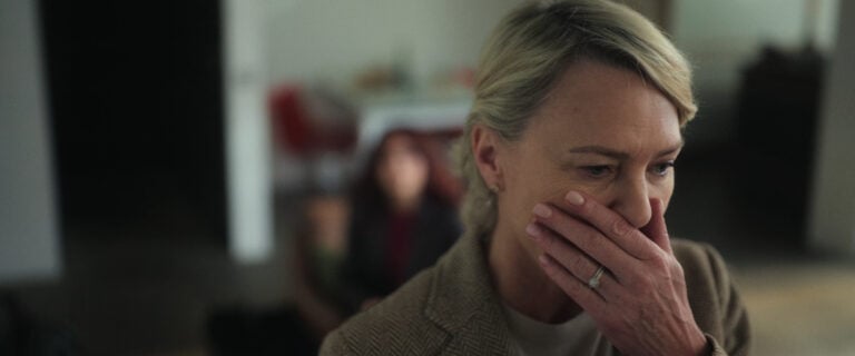 Laura - The Girlfriend Season 1 Episode 4