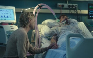 Laura and Daniel, while Daniel was in the hospital - The Girlfriend Season 1 Episode 3