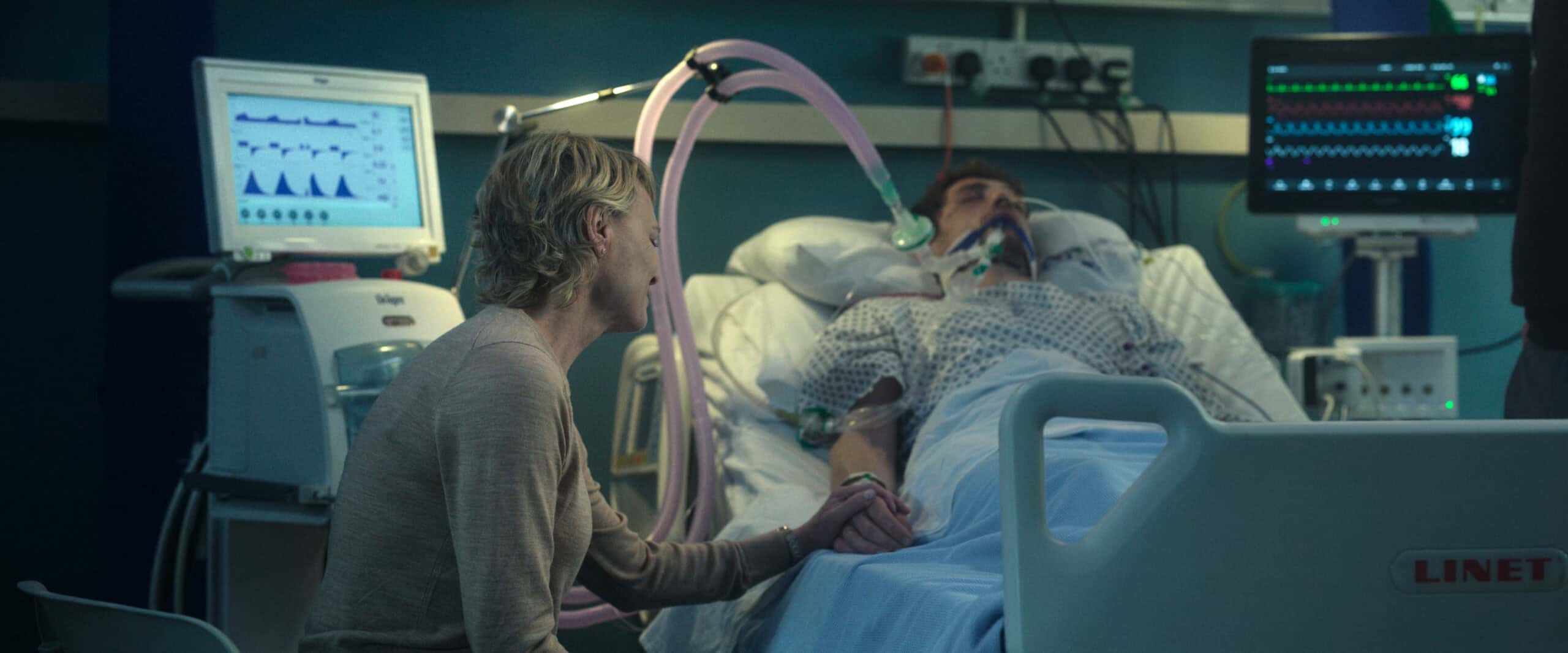 Laura and Daniel, while Daniel was in the hospital - The Girlfriend Season 1 Episode 3