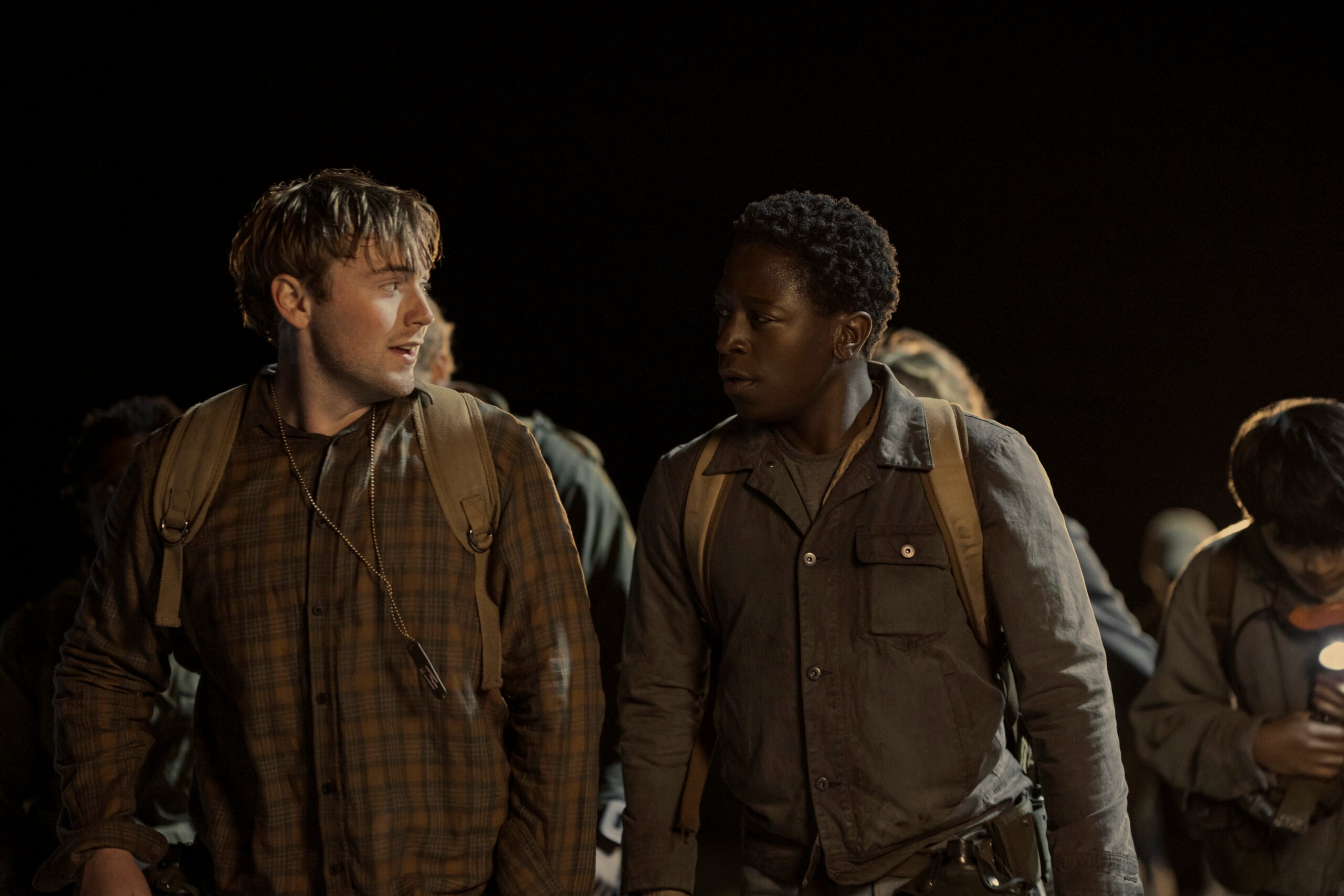 Ray (Cooper Hoffman) and Peter (David Jonsson) – The Long Walk