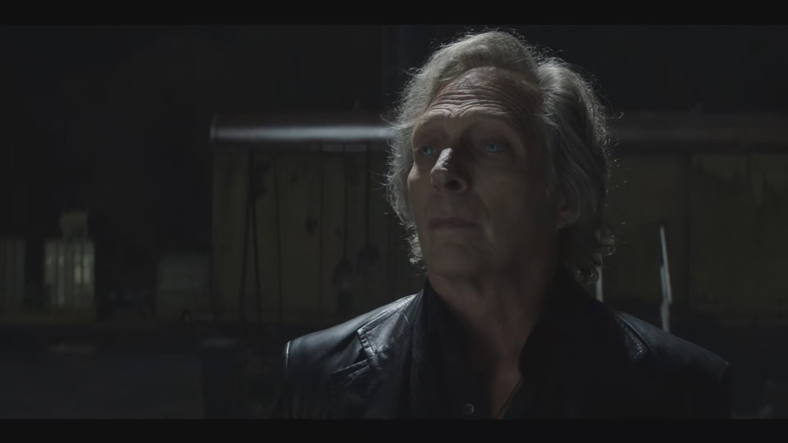 Jasper (William Fichtner) hunting Soledad - Talamasca – The Secret Order Season 1 Episode 1