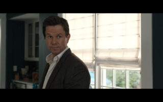 Parker (Mark Wahlberg) talking to Phil's wife – Play Dirty