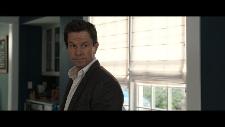 Parker (Mark Wahlberg) talking to Phil's wife – Play Dirty