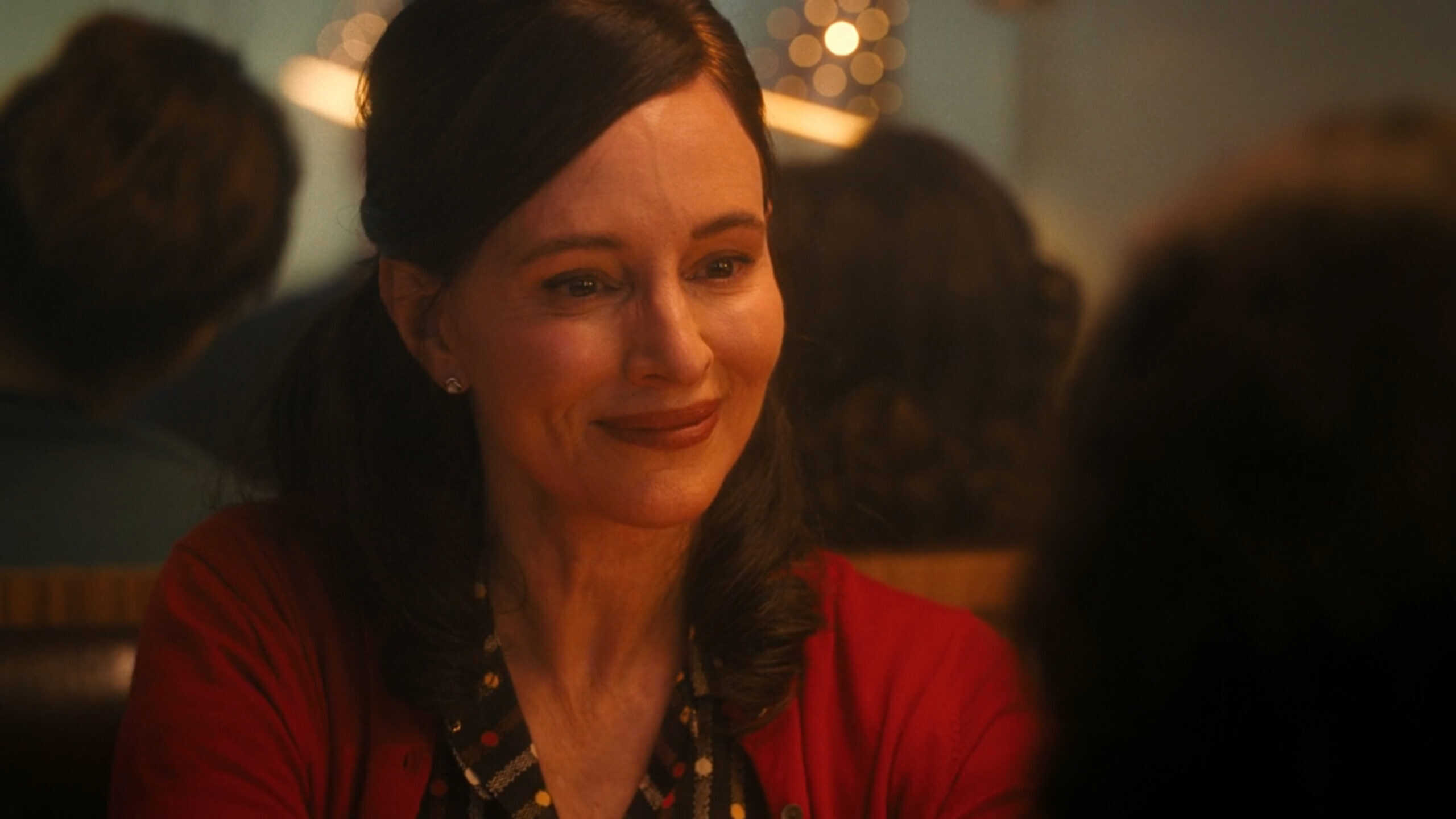 Ingrid (Madeleine Stowe) talking to Lilly - IT – Welcome To Derry Season 1 Episode 4