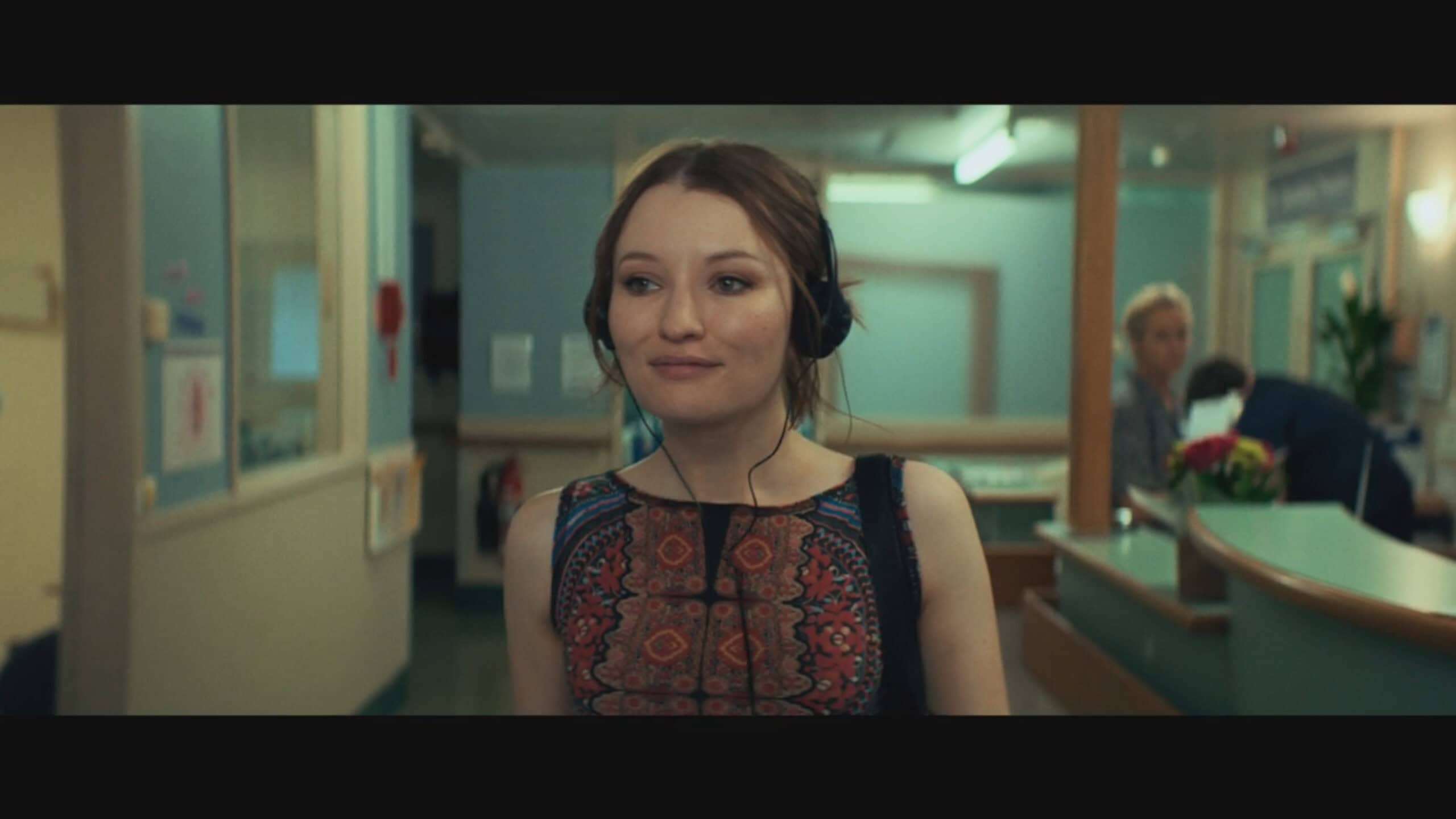 Minnie (Emily Browning) – One More Shot